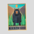 Otwarty notes na spirali. Nowoczesna grafika, stojący na dwóch łapach niedźwiedź brunatny. Szaro brązowy. Na tle szczytów i iglastych lasów. Nad nim świeci słońce. Na dole napis niedźwiedź.